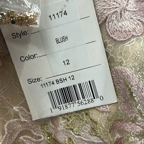 Mac Duggal 11174 NWT FLORAL EMBROIDERED LACE TRUMPET GOWN - Picture 7 of 7